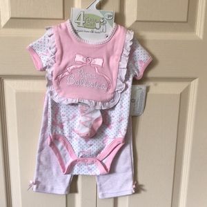 NWT Baby gear 6-9 month 4 pc set